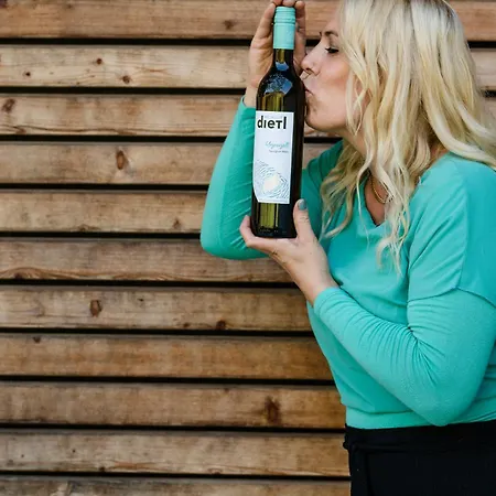 Daire Weingut Dietl